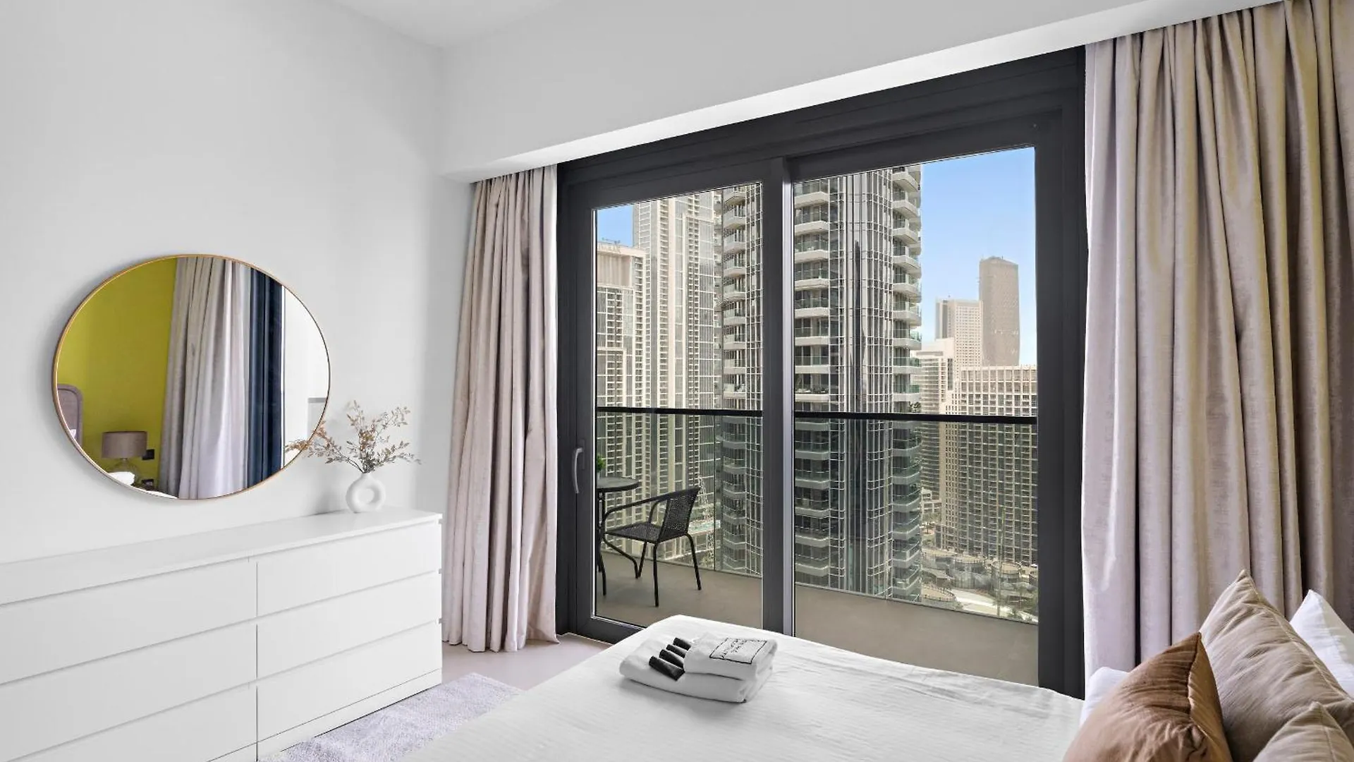 Apartment Classy And Sophisticated 3Br Plus 1 Gr In Downtown With Burjkhalifa View Dubai