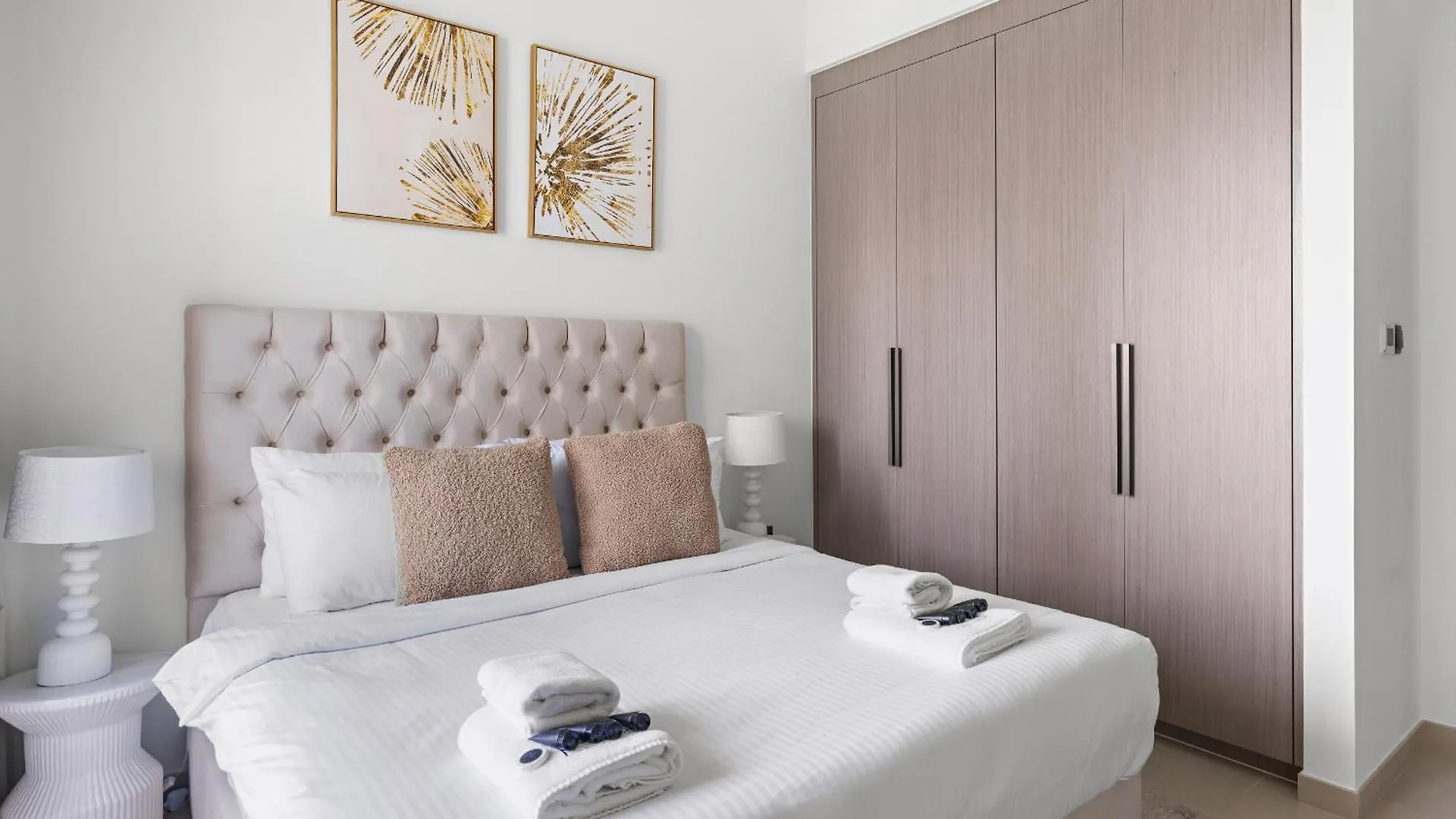 Classy And Sophisticated 3Br Plus 1 Gr In Downtown With Burjkhalifa View Dubai Apartment