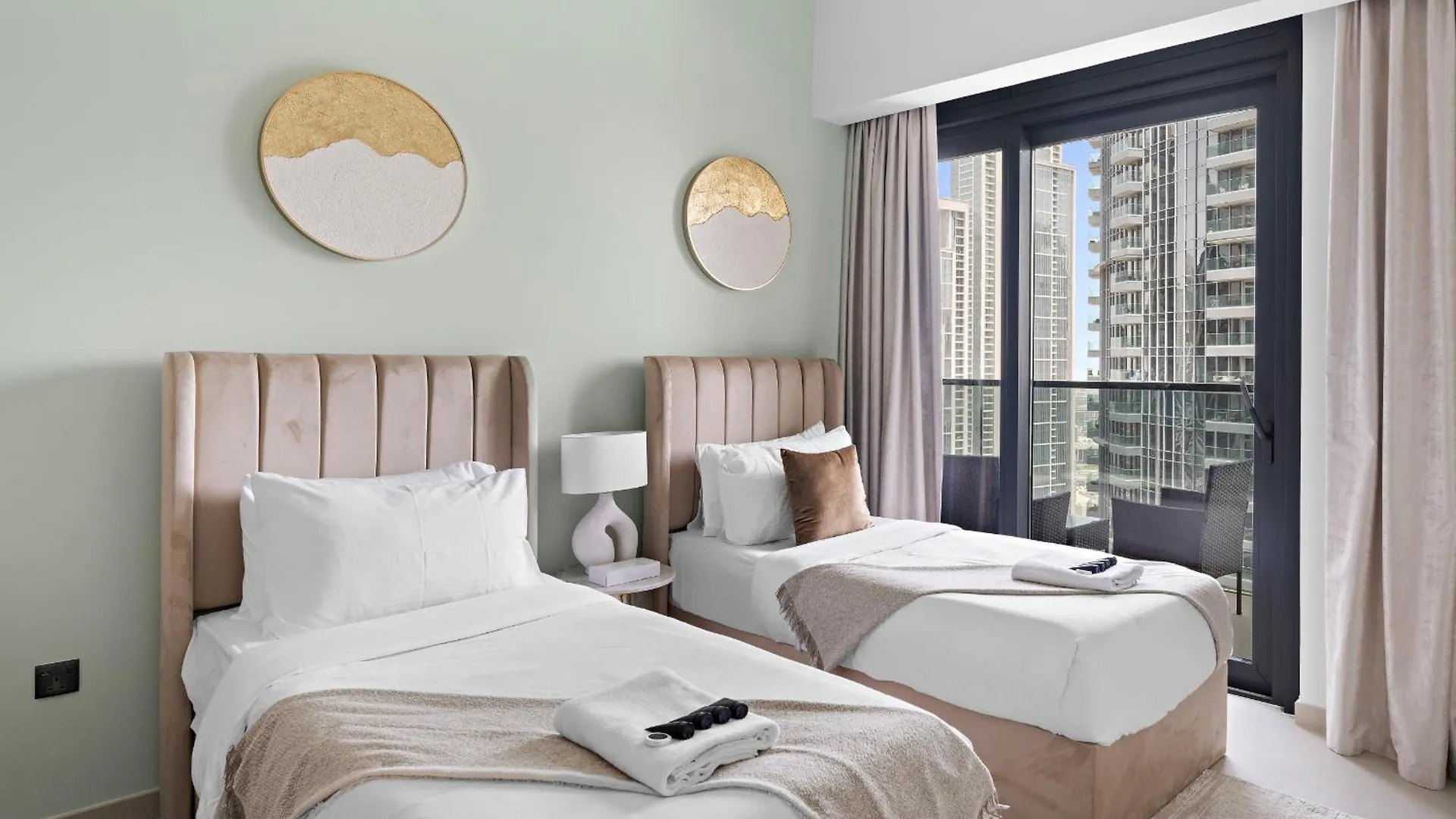 Classy And Sophisticated 3Br Plus 1 Gr In Downtown With Burjkhalifa View Dubai Apartment